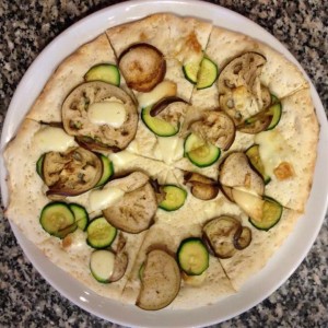 Focaccia, melanzane e zucchine